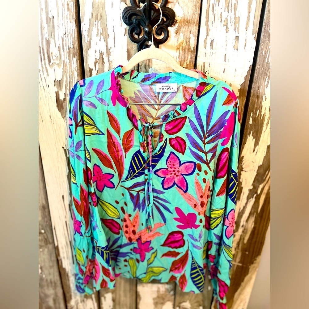 Emily Wonder Flutter Sleeve Tropical floral Blouse size Large